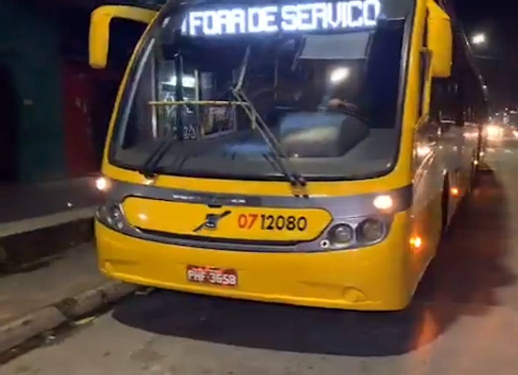 Em Manaus, ônibus 652 é invadido por dez criminosos que roubaram e aterrorizaram passageiros 