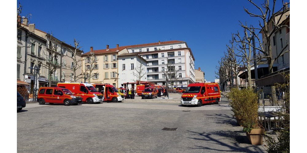 Homem mata duas pessoas esfaqueadas e fere mais seis em padaria na França
