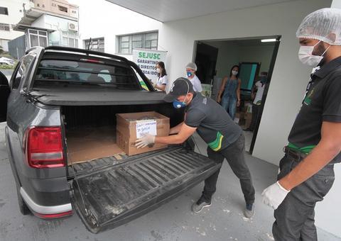 Grupos de apoio a idosos em Manaus recebem mais de 5 mil garrafas de álcool em gel 