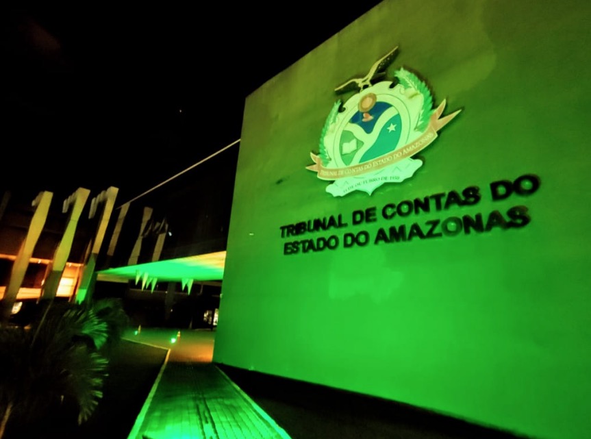 Com luzes verdes, TCE homenageia profissionais da saúde no Amazonas