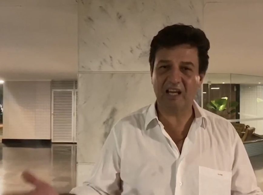 Ministro da Saúde participa dos shows na internet de Xand Avião e Jorge  & Mateus 