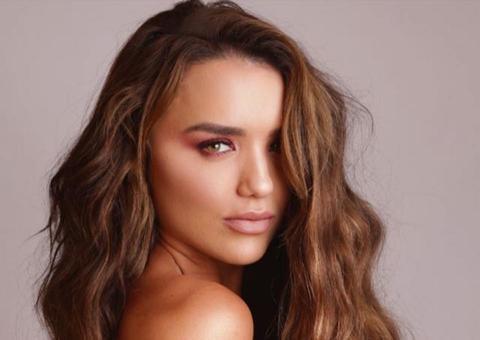 BBB20: Usando fio-dental, Rafa Kalimann esquenta clima ao exibir bumbum avantajado