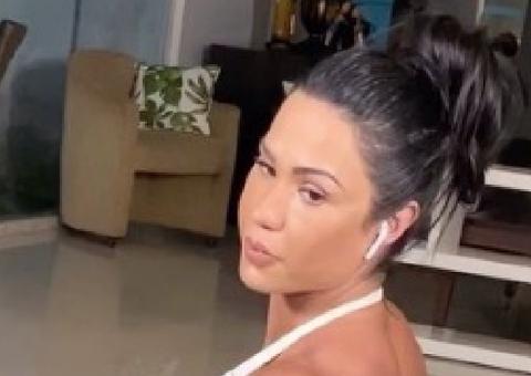 Empinada, Gracyanne Barbosa dá  'cambalhota' em papel higiênico com o bumbum 