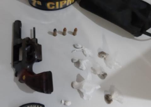 No Amazonas, homem é preso após jogar arma no telhado de casa durante fuga