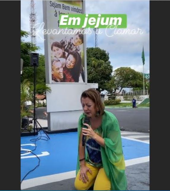 Em Manaus, fiéis ignoram isolamento e atendem convocação de Bolsonaro com oração pelo coronavírus