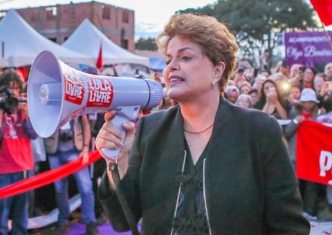 Dilma diz que ‘PT não vai sucumbir’ após pedido de cassação do partido 