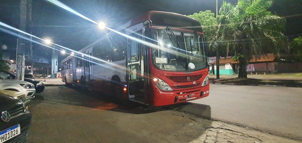 Homem é preso e adolescente apreendido após arrastão no ônibus 448 em Manaus