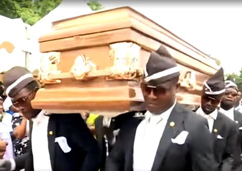 Conheça a origem do meme dos dançarinos do caixão