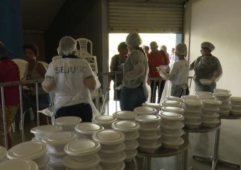 Pessoas em situação de rua recebem 1,1 mil refeições por dia em Manaus