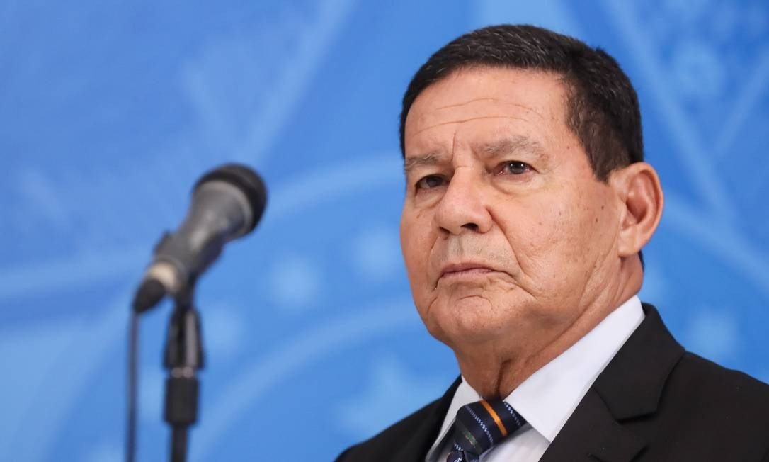 Mandetta continua no Ministério da Saúde, diz Mourão 