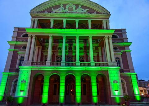 Teatro Amazonas ganha iluminação especial no combate ao coronavírus