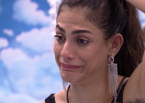 BBB20: Mari Gonzalez diverte web após pulseira cair no vaso sanitário: ‘dentro do cocô’ 