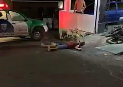Fugindo de criminosos, motociclista colide com carro e é executado em Manaus