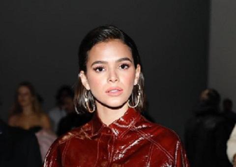 Bruna Marquezine aciona justiça para processar dono de perfil 'fake' 