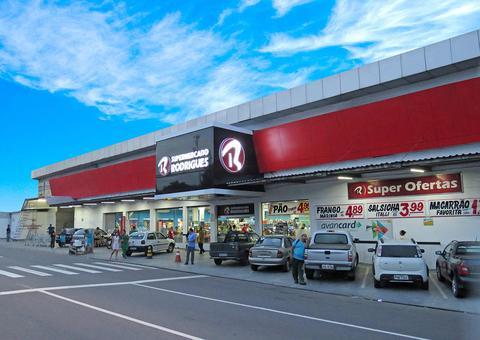 Bandidos arrombam cofre do Supermercado Rodrigues  e roubam R$ 184 mil em Manaus