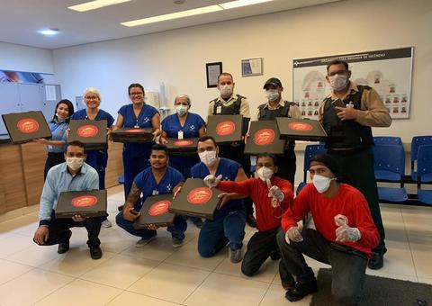 Médicos no Amazonas recebem doações de EPIs, álcool e até pizzas e refrigerantes