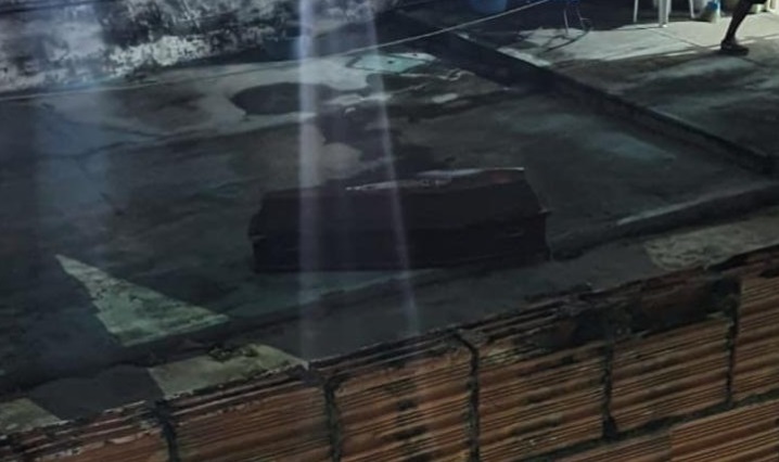 Em Manaus, caixão com corpo dentro é deixado no pátio de igreja e causa desespero