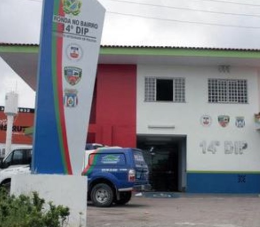 Mãe e filho são presos ao serem flagrados traficando em rua de Manaus