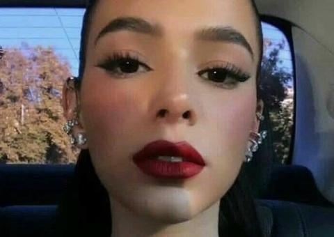 Bruna Marquezine mostra barriga sarada em foto de lingerie branca