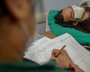 Governo do Amazonas erra e pânico cresce com avanço da Covid-19