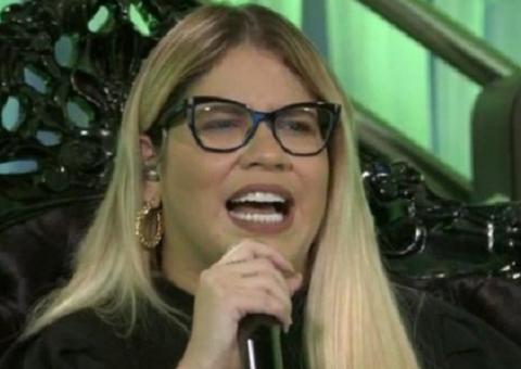 Intérpretes em libras agitam internautas e são 'aclamados' durante live de Marília Mendonça