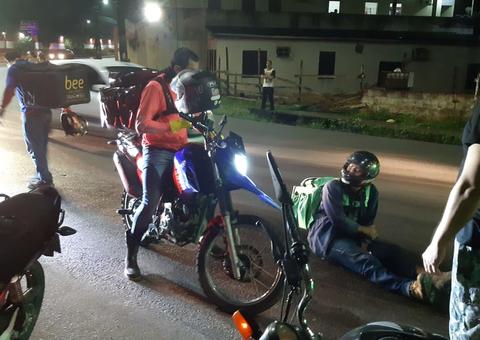 Óleo na pista causa acidentes com motociclistas em rua de Manaus