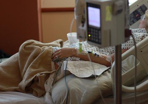 Pesquisa afirma que no ritmo atual UTIs podem lotar na primeira quinzena de maio