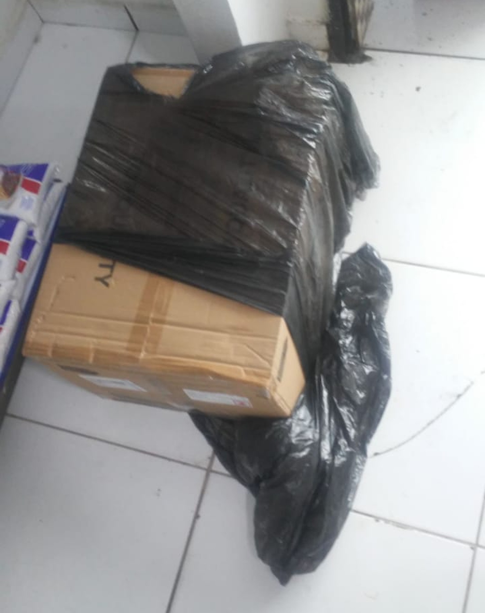 Funcionário rouba caixas com máscaras da Secretaria de Saúde de Manaus