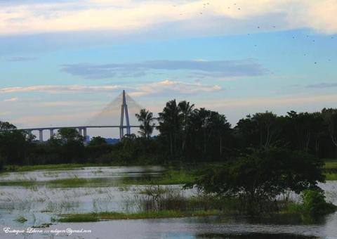 Ponte sobre rio Negro continua aberta ao tráfego, diz governo estadual