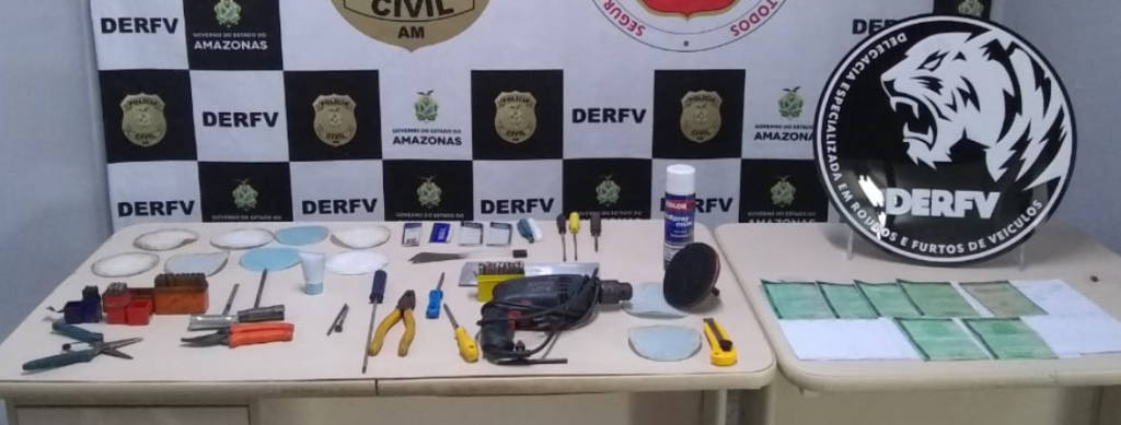 Polícia prende dupla que clonava veículos em Manaus