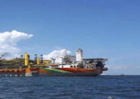 Petroleiros a bordo de navio com 50 tripulantes testam positivo para Covid-19 