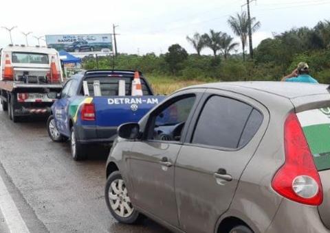 Motorista é detido ao transportar passageiros na Ponte Rio Negro