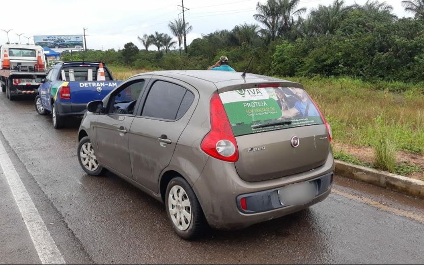 Motorista é detido ao transportar passageiros na Ponte Rio Negro