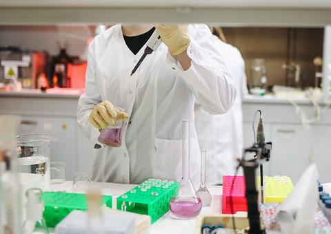 Tratamento israelense de COVID-19 mostra taxa de sobrevivência de 100%