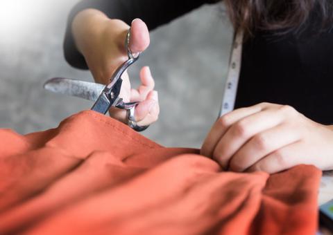 MS mostra como fazer máscara caseira com roupa antiga; aprenda