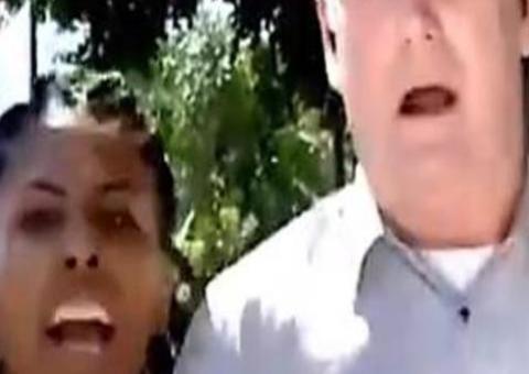 Ao vivo, mulher arranca microfone de repórter e xinga a Globo    