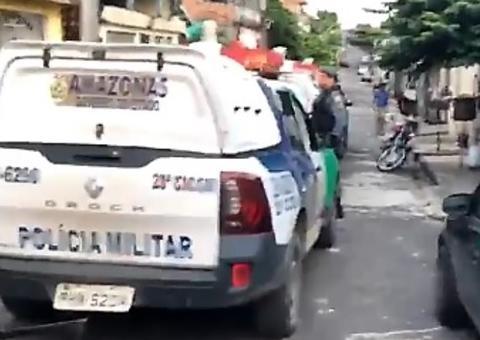 Polícia faz fiscalização para fechar estabelecimentos com aglomeração de pessoas em Manaus