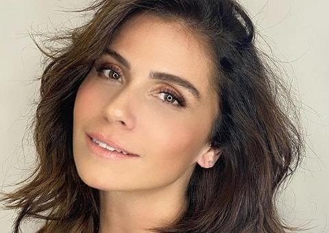 De biquíni, Giovanna Antonelli posa em momento relax em cenário paradisíaco