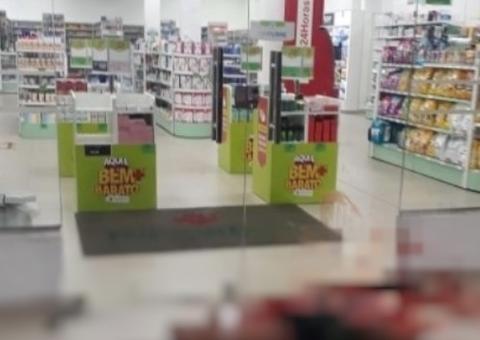 Em Manaus, venezuelano é brutalmente espancado e esfaqueado na frente de drogaria