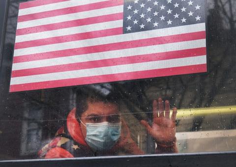 EUA ultrapassam Itália e se tornam país com mais mortes por coronavírus no mundo