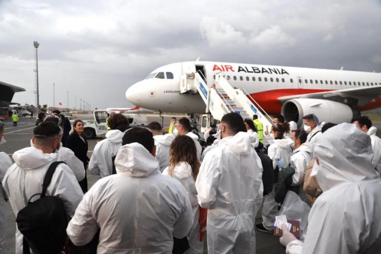 Albânia propõe prisão de 15 anos para quem desrespeitar quarentena