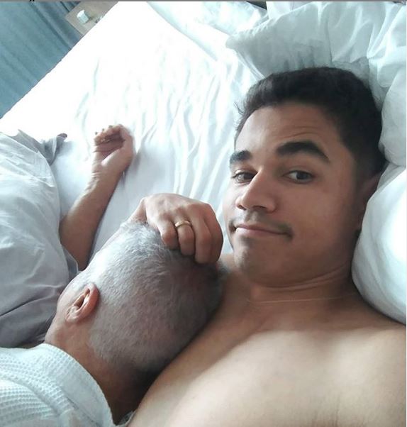 Marido de Lulu Santos se declara para cantor com foto de momento íntimo: 'realizado'