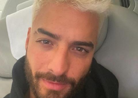 Maluma chama atenção de fãs ao posar sem camisa na web