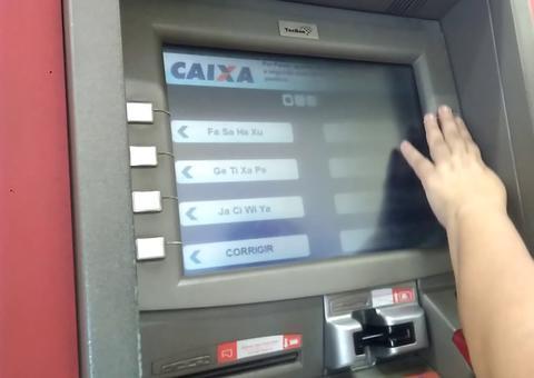 Governo deposita auxílio emergencial de R$ 600 na conta, mas retira valor