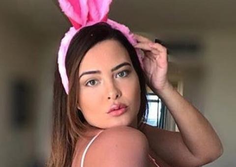 De coelhinha, Geisy Arruda coloca lingerie picante e deixa bumbum à mostra para comemorar a Páscoa