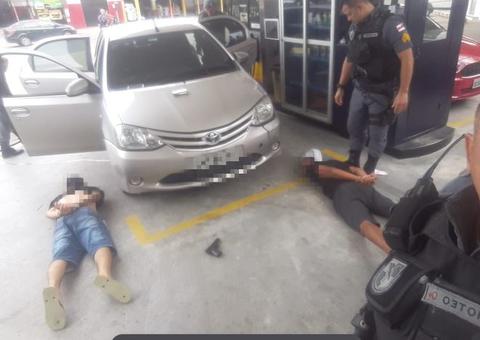 Suspeitos de arrastão são flagrados com a 'mão na massa' em Manaus