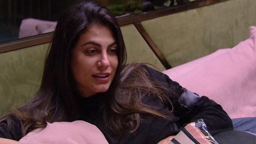 BBB20: Gizelly explica sobre 'De Férias com o Ex' para Ivy e Mari revela se participaria do reality