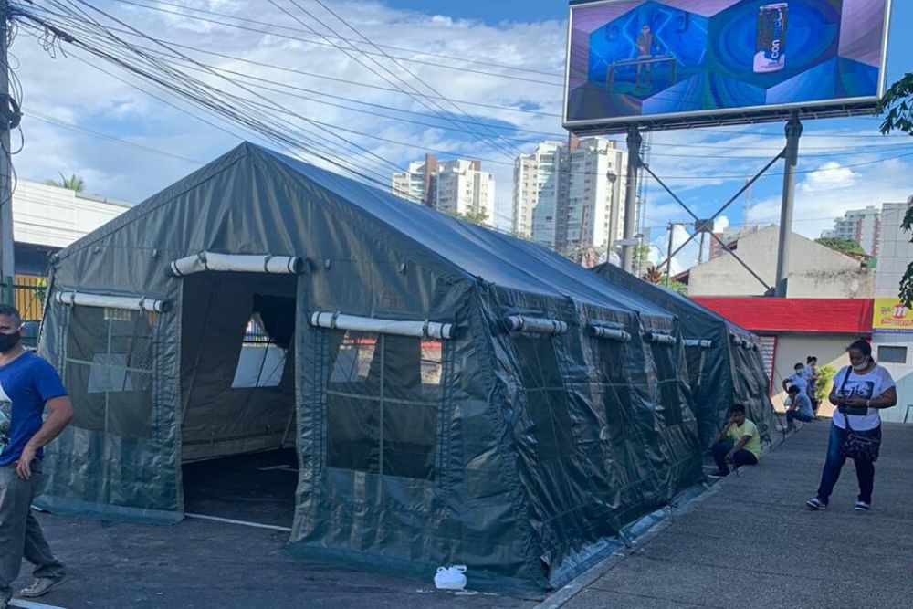 Pronto-socorro 28 de Agosto recebe tendas de triagem para desafogar hospitais em Manaus