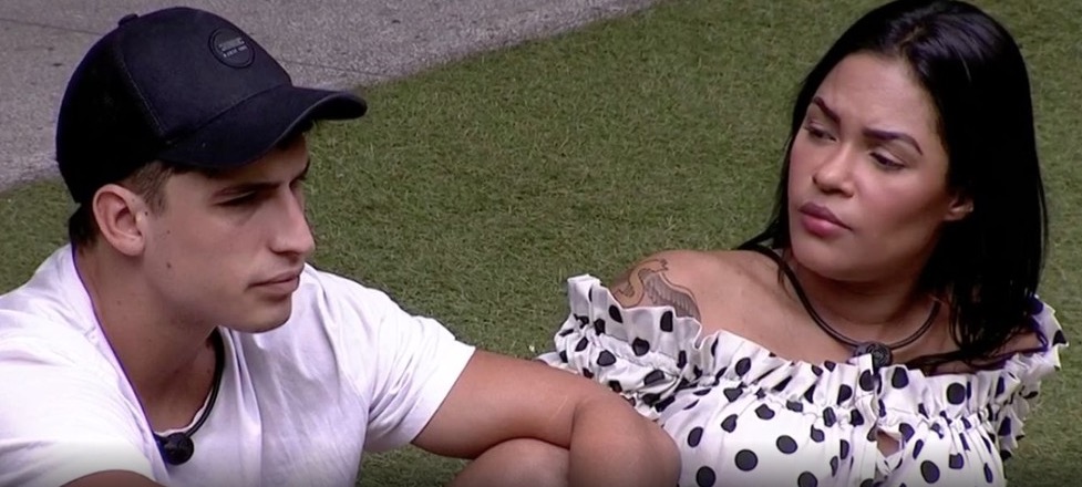 Eliminada do BBB20, Flayslane desabafa com Prior: ‘O povo me odeia?’
