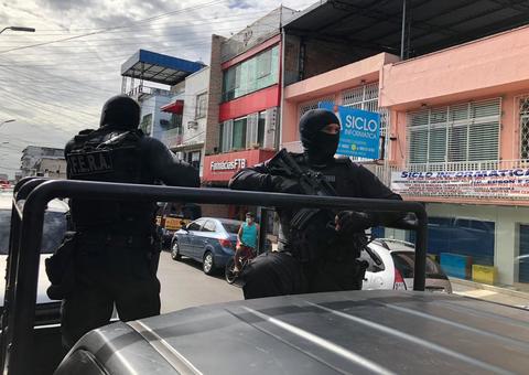 Polícia avança e fecha comércios proibidos de funcionar durante quarentena em Manaus